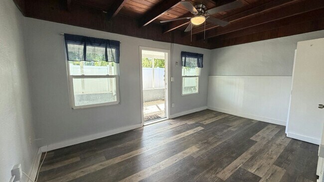 Foto del edificio - 14035 W River Rd
