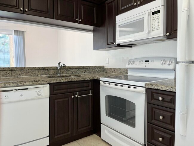 Building Photo - 18106 Glenmoor Dr