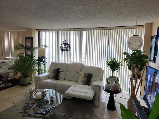 Foto del edificio - 4222 Inverrary Blvd