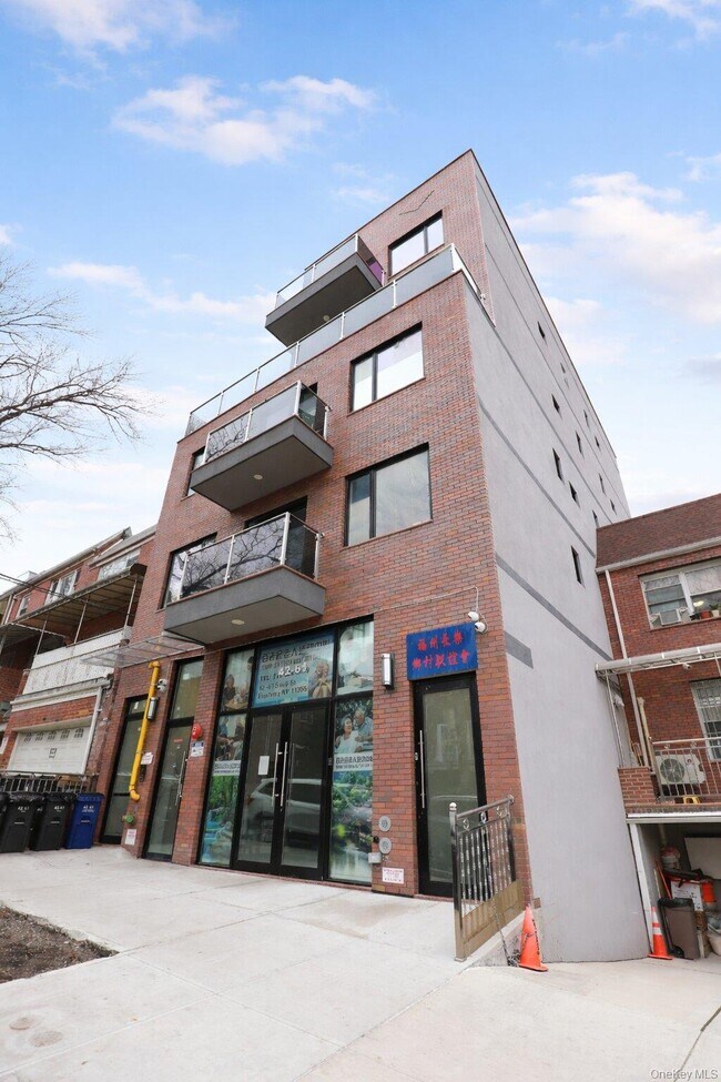 Building Photo - 42-61-61 Saull St
