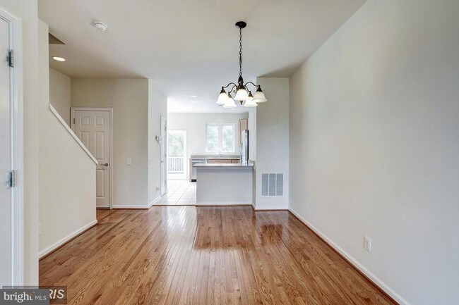 Foto del edificio - 22522 Highcroft Terrace