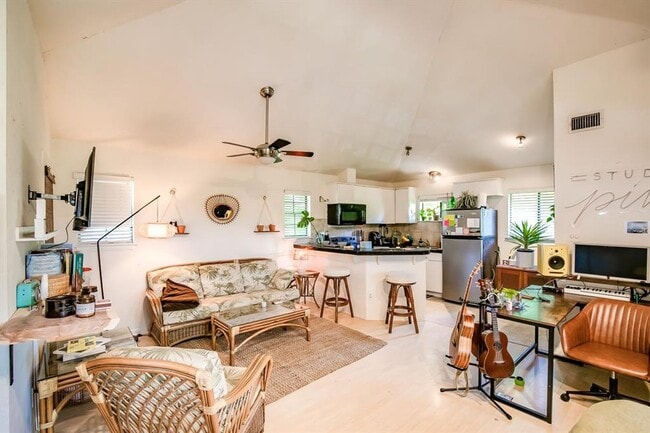 Foto del edificio - 2400 Thornton Rd