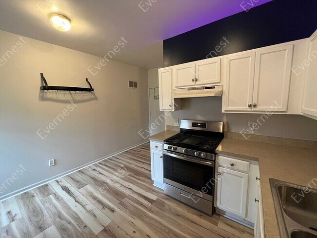 Foto del edificio - 1736 St Anne St