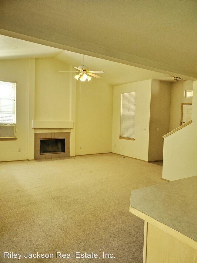 Building Photo - 3 br, 2.5 bath House - 5606 Mount Olympus ...
