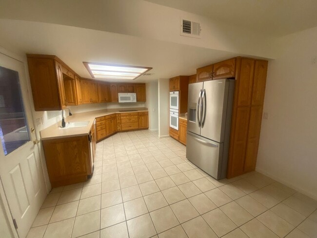 Building Photo - Spacious West Sedona home on a private 1.1...