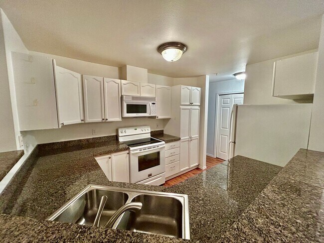 Foto del edificio - Great Location!