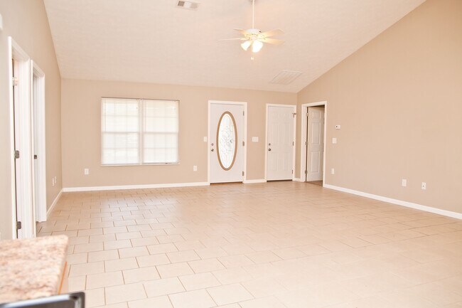Building Photo - Location!!!!