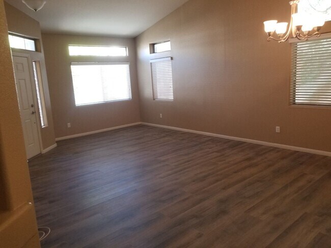Foto del edificio - 4 br, 2 bath House - 689 FINCH ISLAND AVE