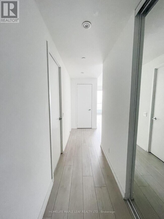 Photo du bâtiment - 950 Portage Pkwy