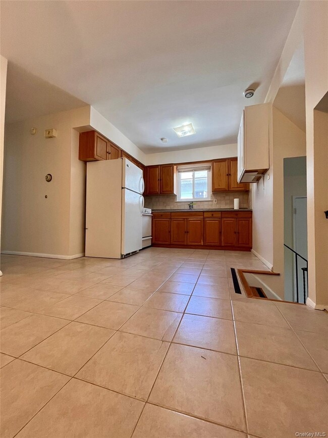 Building Photo - 34-16 Brookside St