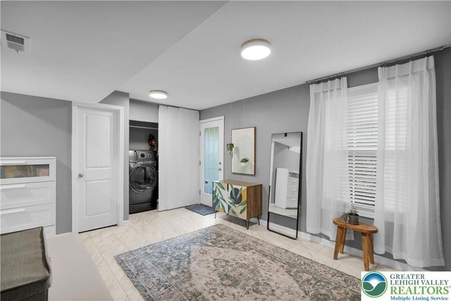 Building Photo - 1079 Sparrow Way