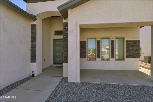 Foto del edificio - 12844 Giovanni Grajeda Ave