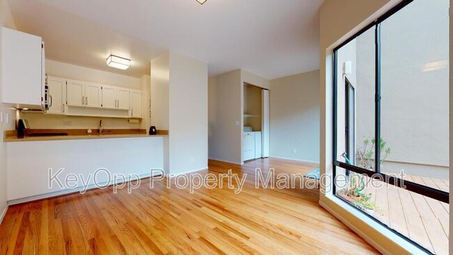 Building Photo - 227 N Lake Merced Hls