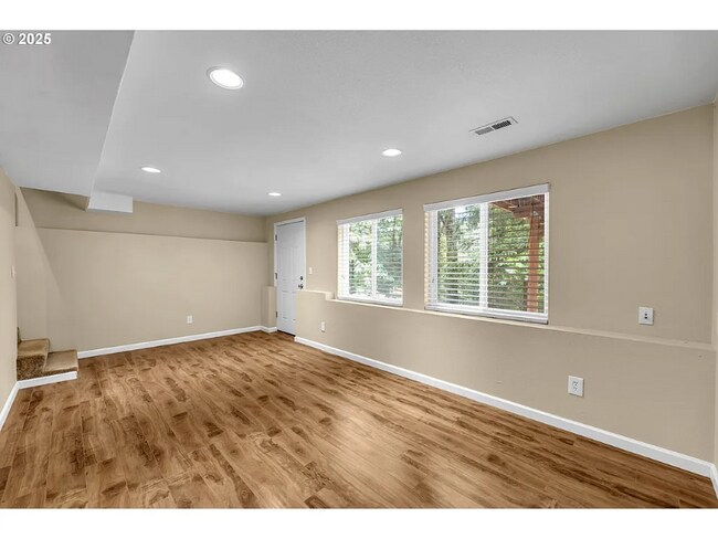 Foto del edificio - 1320 NW Maple Ln