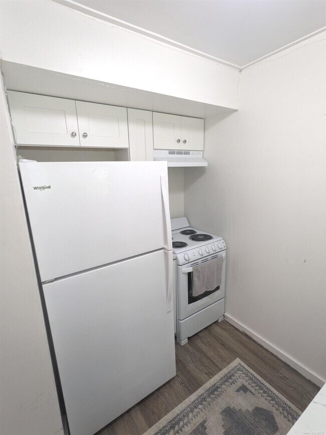 Foto del edificio - 196 Woodhull Rd