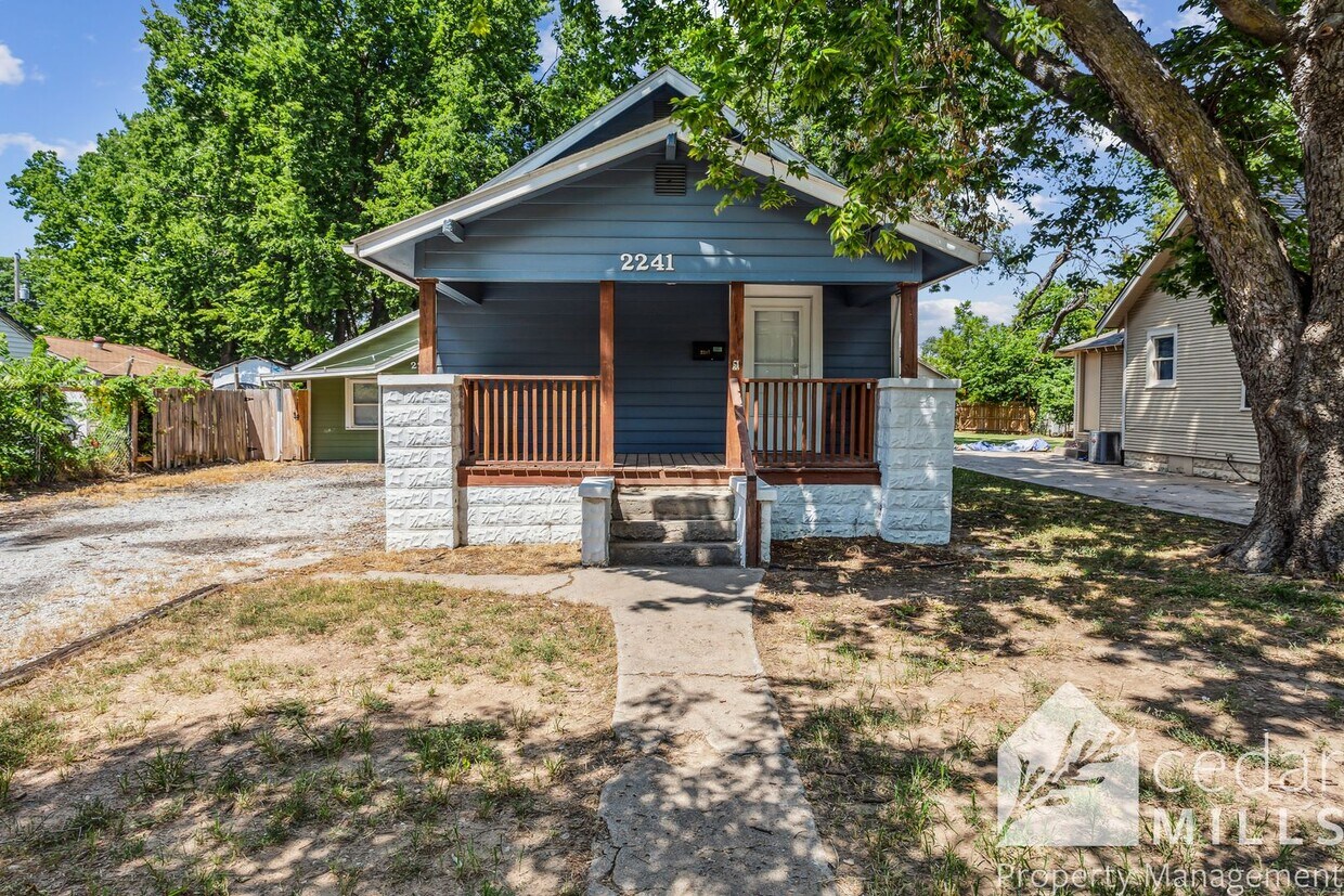Primary Photo - Updated 2 Bedroom Home, GET THE FIRST MONT...
