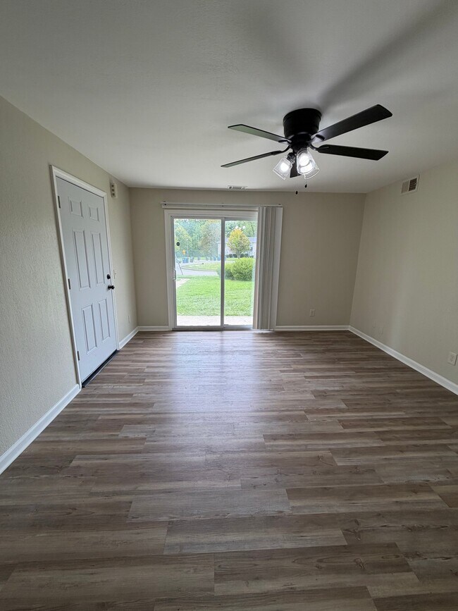 Building Photo - 1332 Brooke Park Dr
