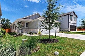 Building Photo - 228 Bendecido Loop