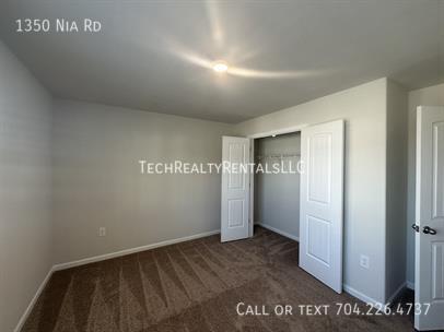Building Photo - 1350 Nia Rd