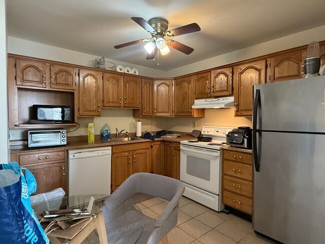 Building Photo - 137 E Market St