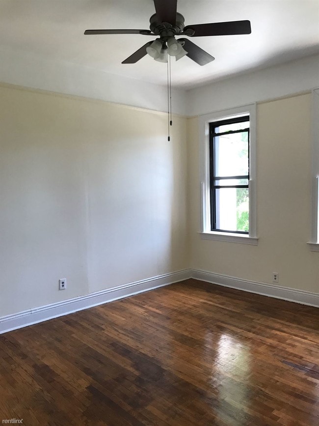 Building Photo - 2529 Crescent St