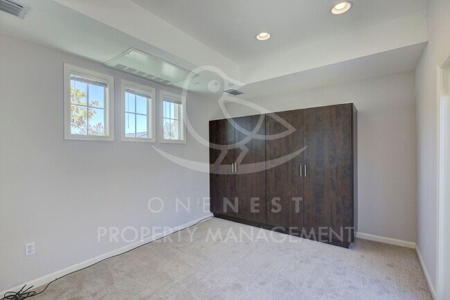 Building Photo - 400 Lilypond Ln