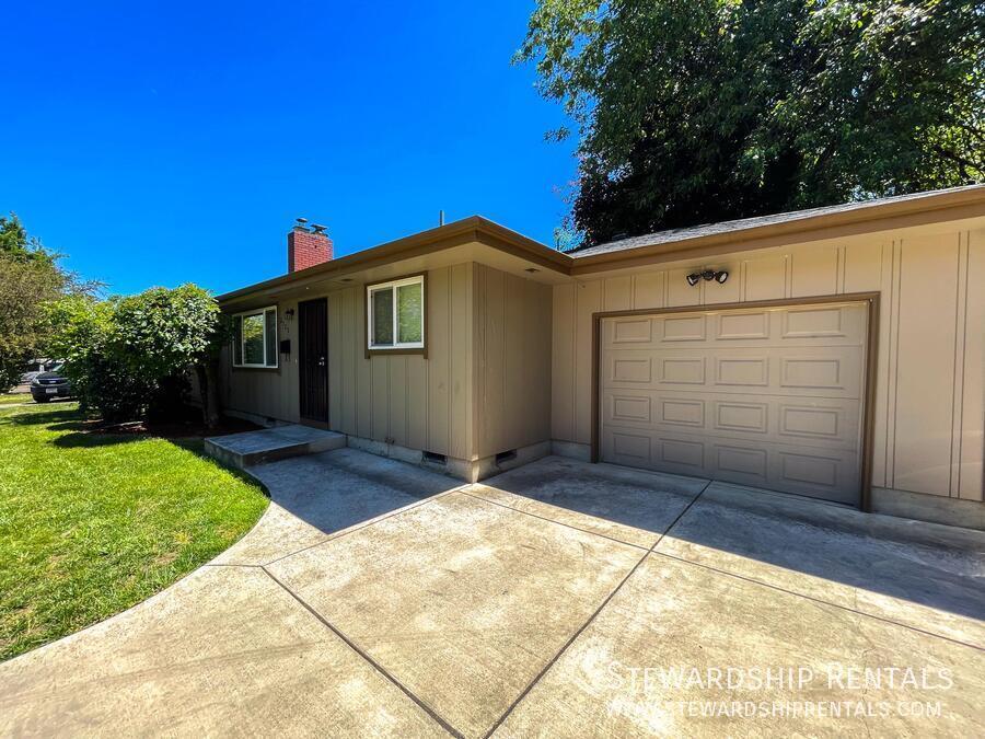 Photo - 2120 W 18th Ave-