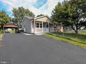 Building Photo - 208 Crest Cir