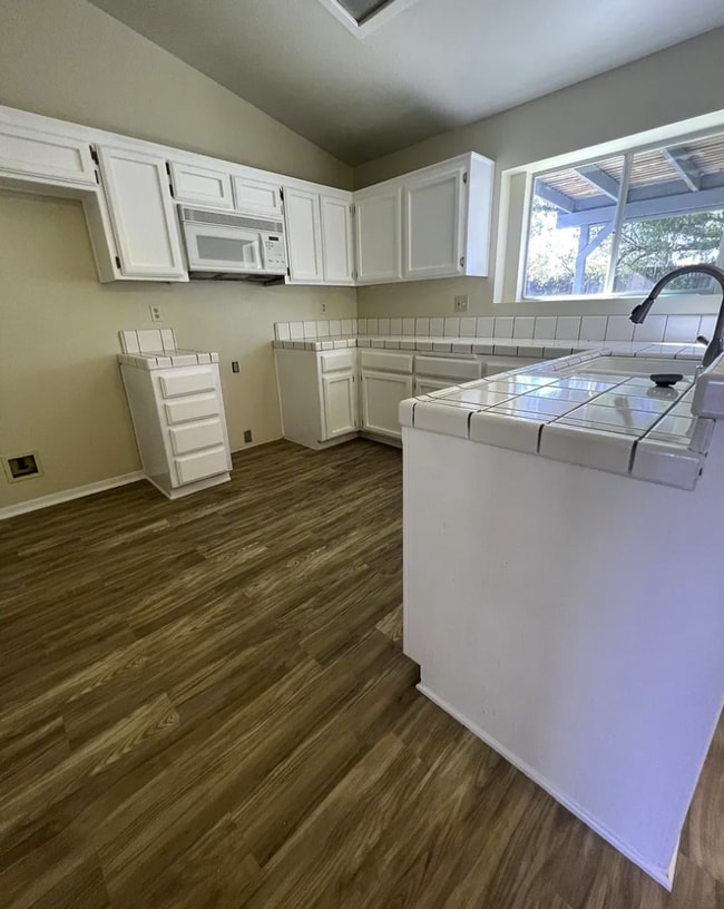 Building Photo - 3205 Kennewick Ln