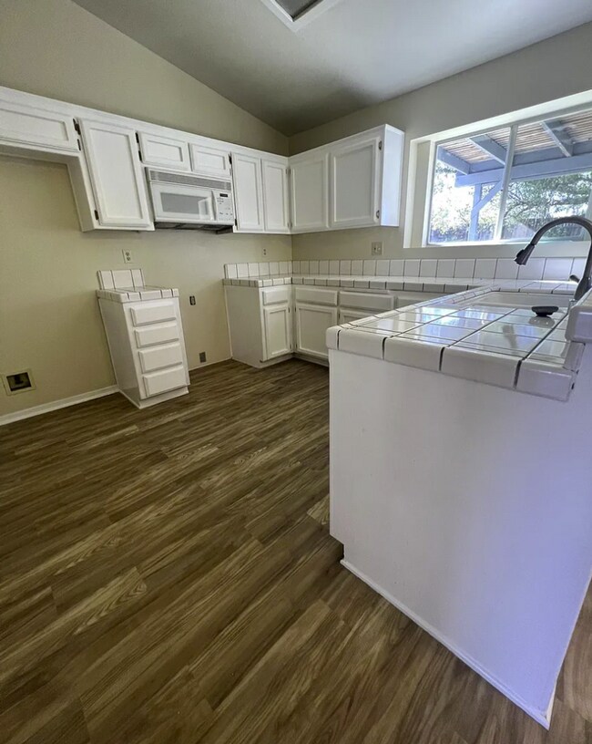 Foto del edificio - 3205 Kennewick Ln