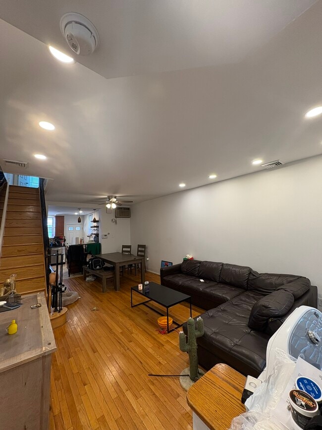 Foto del edificio - 2415 S Lambert St
