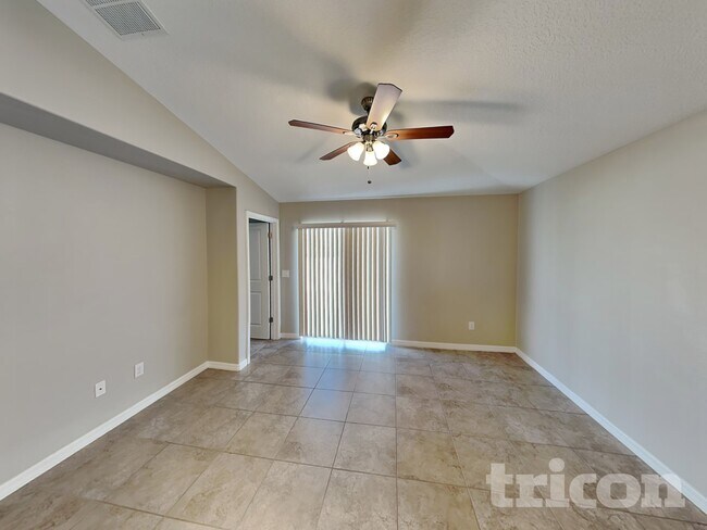 Foto del edificio - 10026 RoseMary Leaf Ln