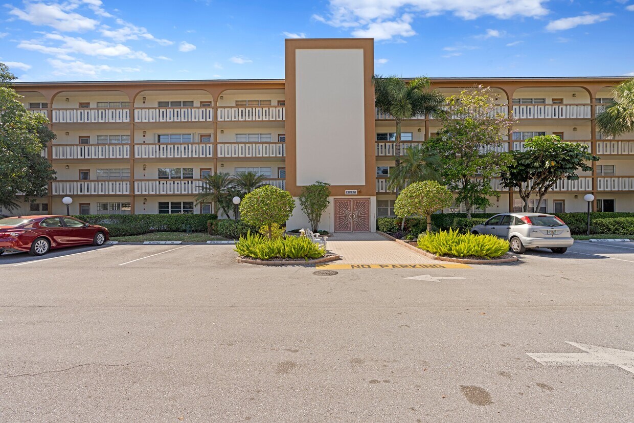 4302 Martinique Cir Unit H3, Coconut Creek, FL 33066 Condo for Rent