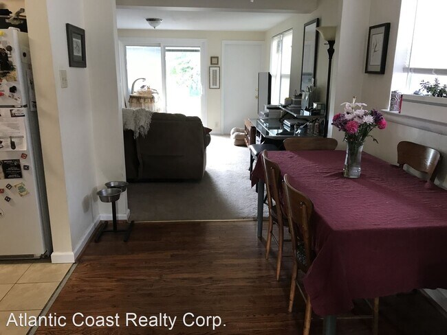 Building Photo - 3 br, 1 bath House - 520 Summers Drive