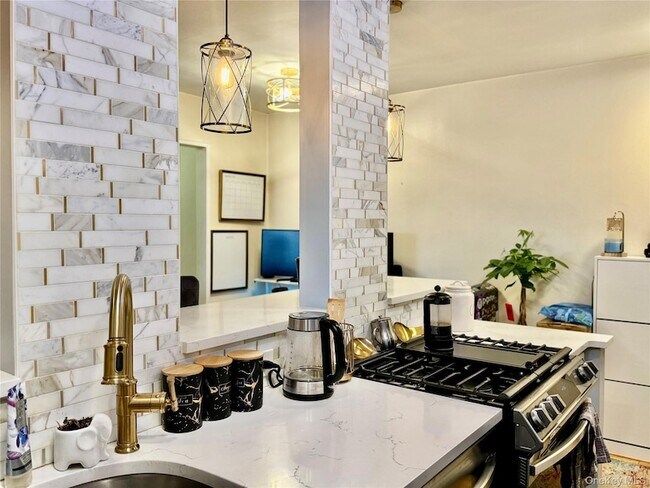 Foto del edificio - 100 Lincoln Ave