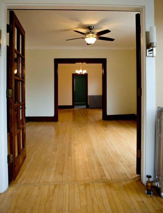 Building Photo - 225 Buell St