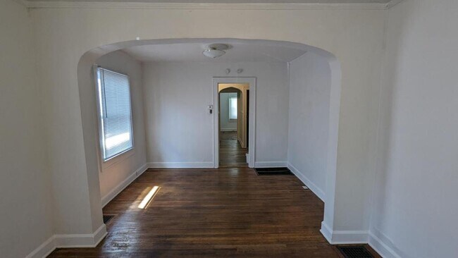 Building Photo - 621 W 30th St