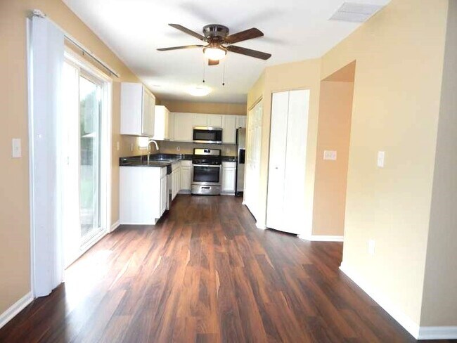 Building Photo - 2054 Trafalgar Ct