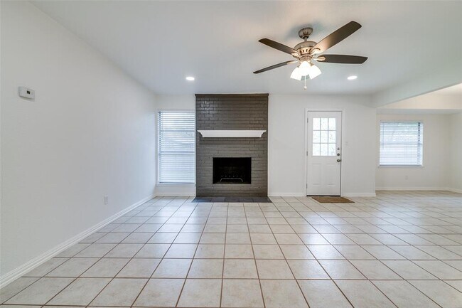 Building Photo - 6256 Brookside Dr