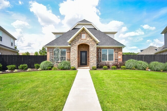 Luxurious 4 Bedroom, 3.5 Bathroom Home In Fayetteville!! Minutes from the U of A!! - Luxurious  4 Bedroom, 3.5 Bathroom Home In Fayetteville!!  Minutes from the U of A!!