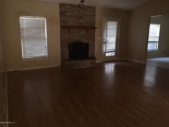 Building Photo - 2875 Sans Pareil St
