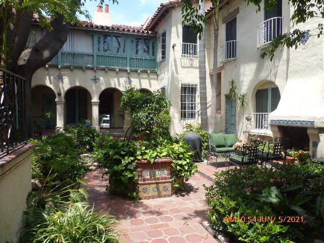 Courtyard - 717 S Cochran Ave