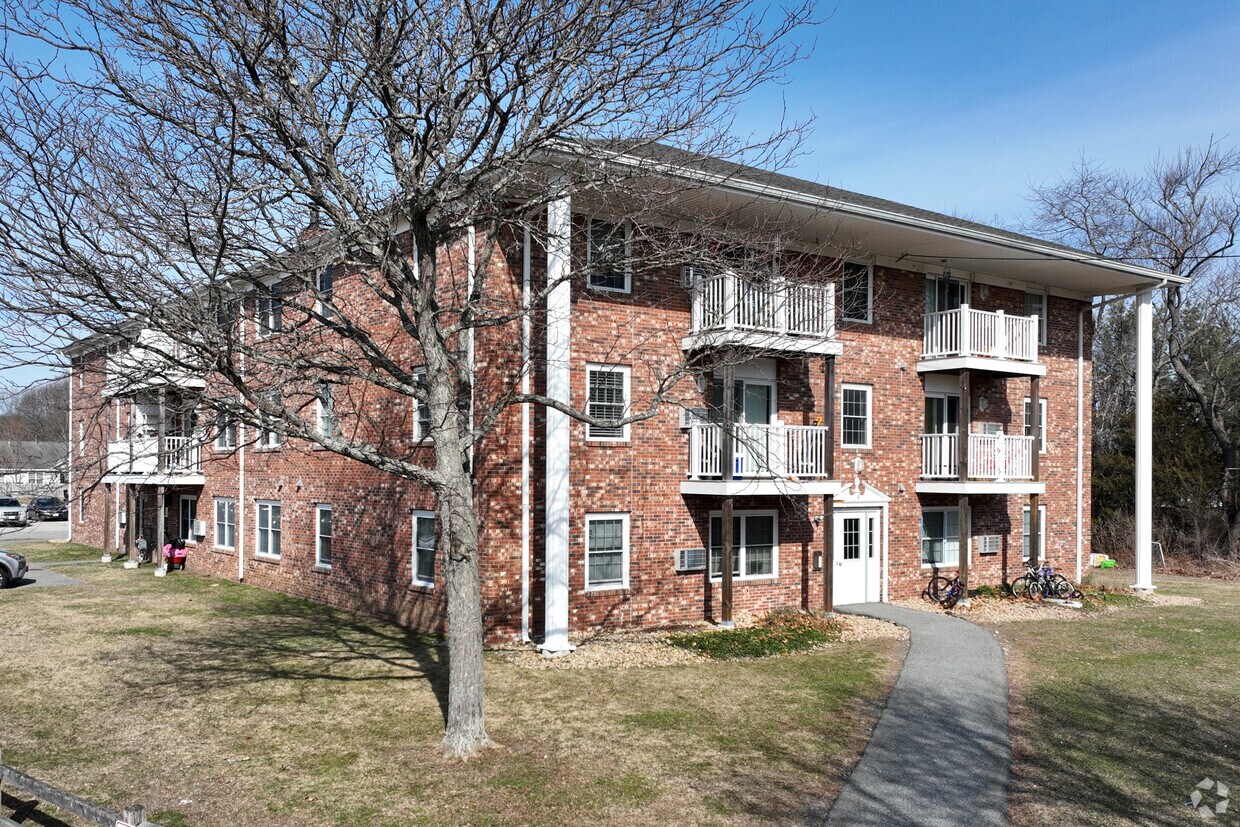 Primary Photo - Country Club Estates Condominiums