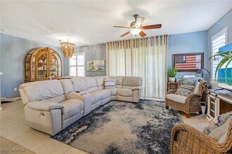 Building Photo - 10803 Alvara Way