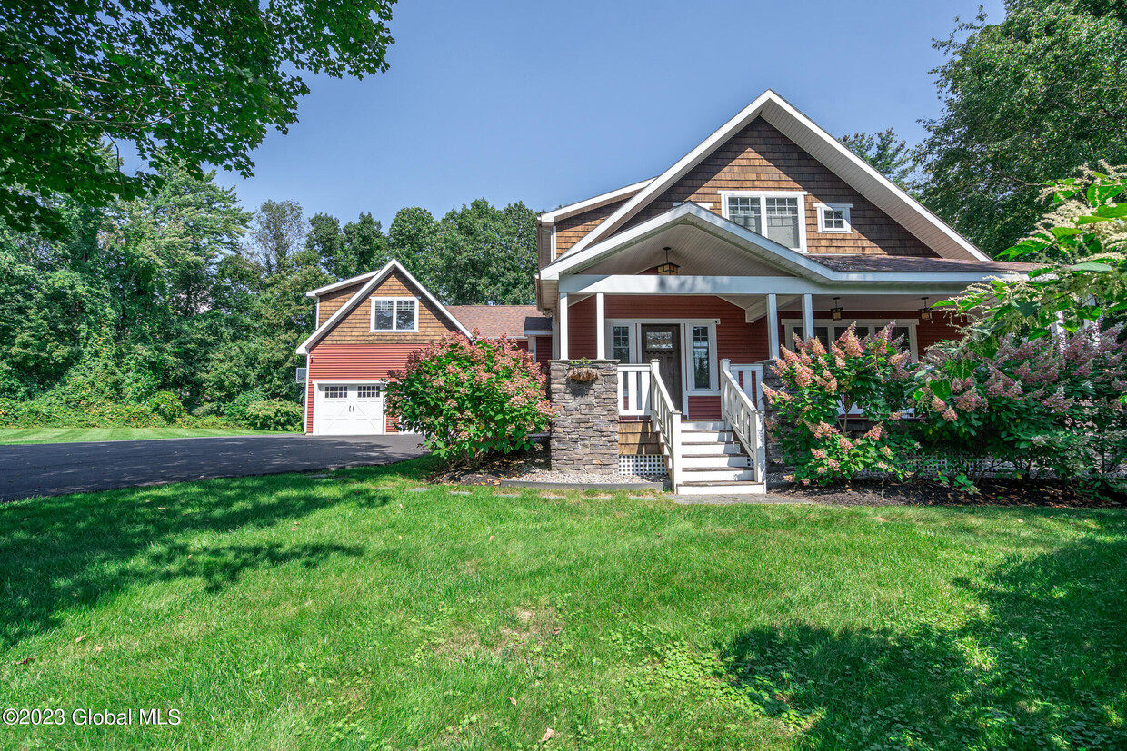 Foto principal - 219 Crescent Ave