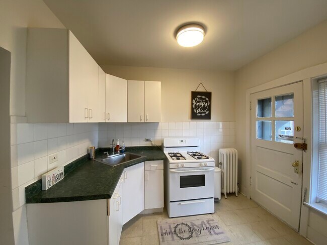Foto del edificio - 3125 W Berteau Ave