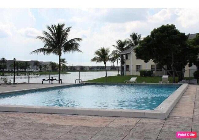 Foto del edificio - 1077 Washington Cir