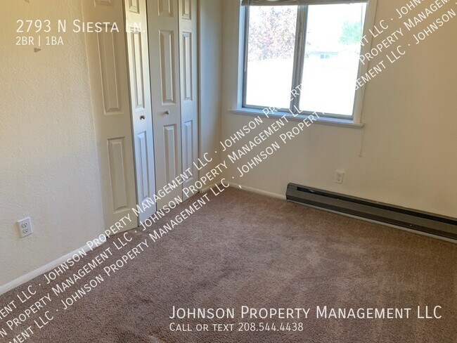 Building Photo - West Boise Duplex with large yards, carpor...