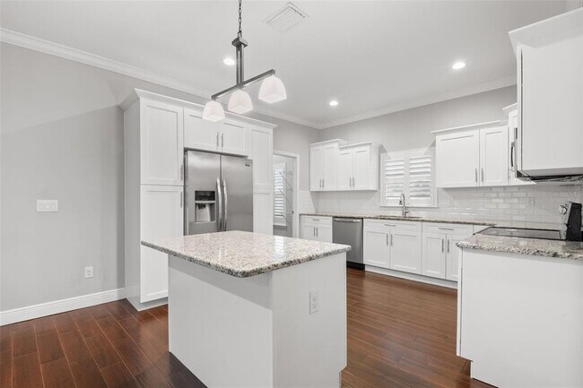 Foto del edificio - 260 SW Lincoln Cir N