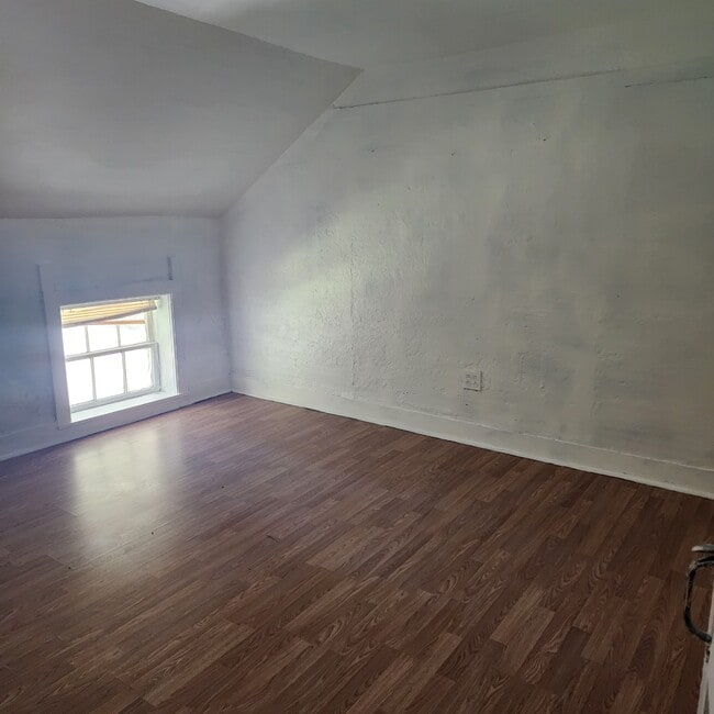 Master bedroom - 34 N B St